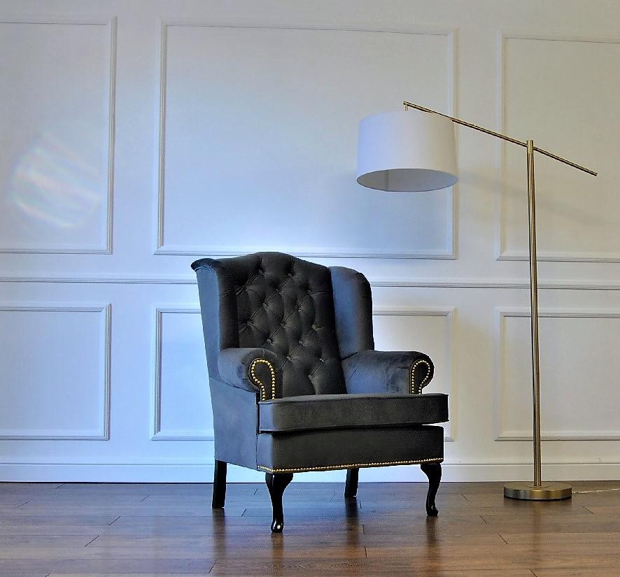 Czarny fotel Chesterfield – elegancja i ponadczasowość w jednym meblu zaklęta
