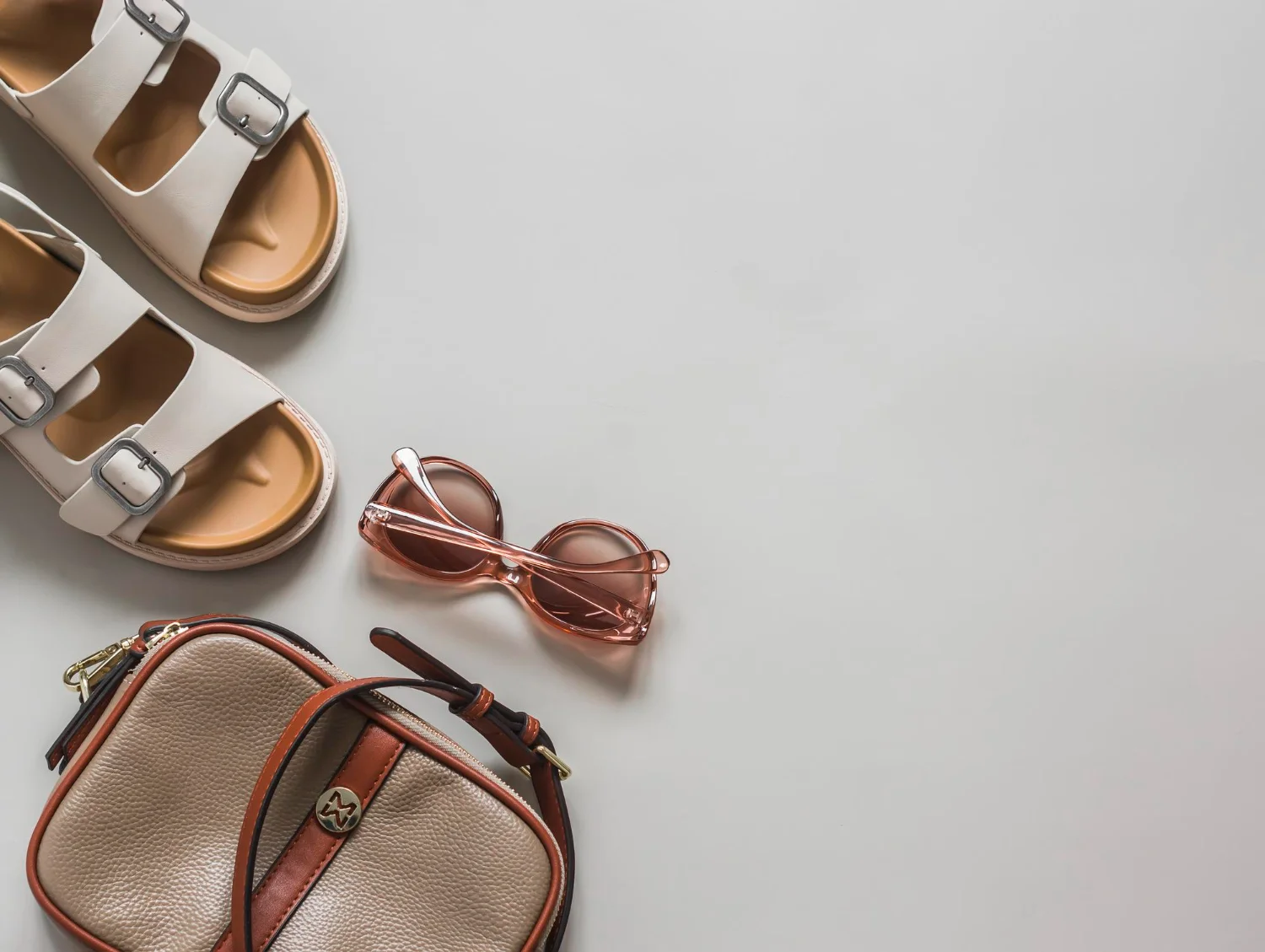Przegląd letnich bestsellerów Birkenstock w sklepach internetowych – jakie modele są na topie?