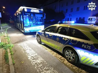 Agresywna pasażerka wybiła szybę w autobusie - Wiadomości Policja Śląska