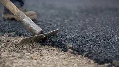 Nowa droga w Niewiadomiu nabiera kształtu. Są już dolne warstwy jezdni