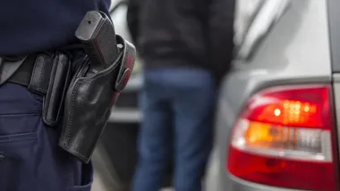 Potrącił policjanta podczas zatrzymania. W Żorach użyto broni palnej