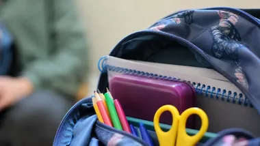 1223 pierwszaków zaczyna naukę. Wyprawka ma zostać z nimi na lata