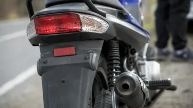 Mały silnik nie chroni. Motorowerzyści spowodowali 43 proc. wypadków