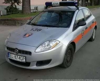 Trzy wraki zniknęły z rybnickich parkingów - Alfa, Transit i Opel odholowane