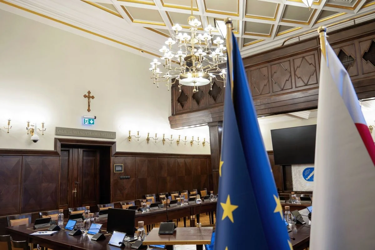 Grafika promocyjna wydarzenia Dzień otwarty w sali sesyjnej