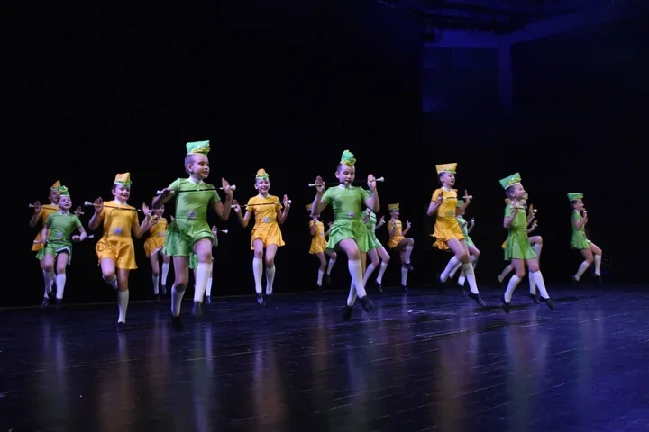 Prawie tysiąc mażoretek i 228 układów – Parada rozświetliła halę