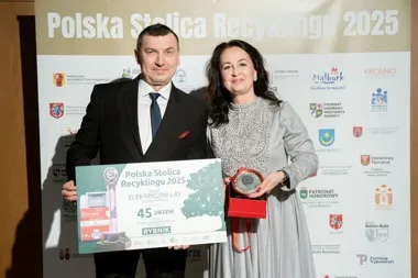 Rybnik z medalami za elektryczne śmieci – 45 ton odpadów, 45 nowych drzew i Zwrotomat.pl