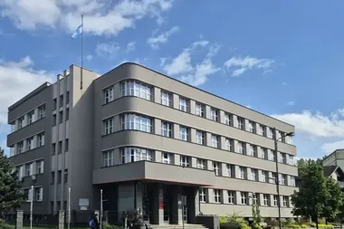 Na modernistycznych dachach Rybnika znów wróciły flagowe maszty