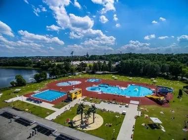 Niebieska zjeżdżalnia na Rudzie znika na dwa dni - ważny detal dla plażowiczów