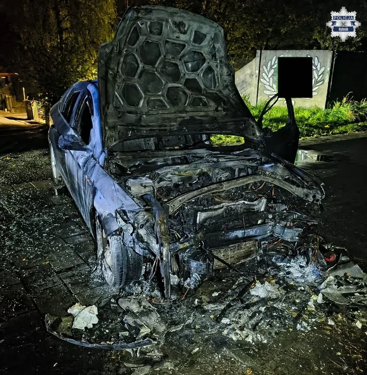 33-latek uderzył w garaże i miał blisko dwa promile. Miał dożywotni zakaz