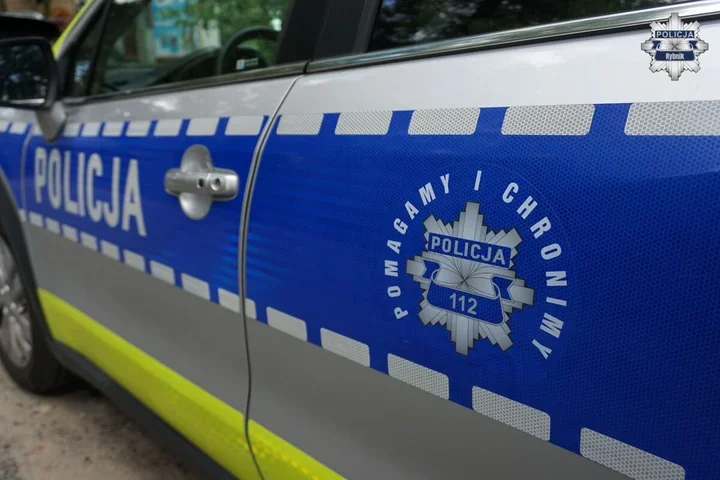Karuzela i hulajnoga elektryczna na placu zabaw - 14-latek w szpitalu