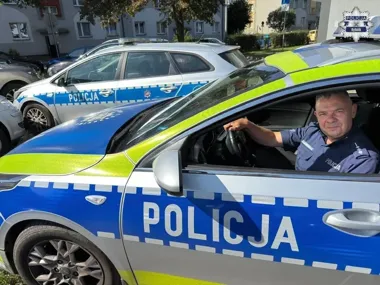 Motocyklista uderzył w drzewo w Rybniku. Pomógł policjant po służbie