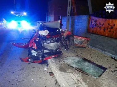 Nocne zderzenie w Pstrążnej. 21-latek trafił do szpitala