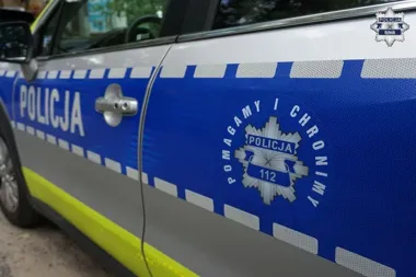 Karuzela i hulajnoga elektryczna na placu zabaw - 14-latek w szpitalu