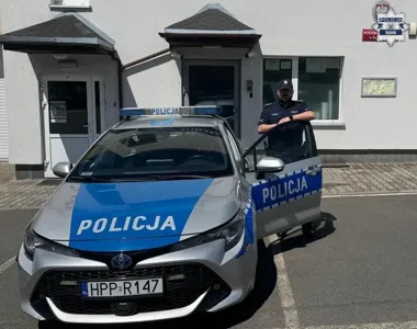 Na światłach padła prośba o pomoc - policjant ruszył z pilotażem do szpitala