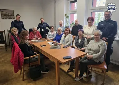 Rybniccy seniorzy uczą się bezpiecznej sieci pod okiem policji