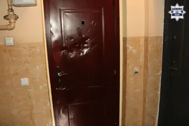Strzały w drzwi sąsiada, potem nóż i areszt na trzy miesiące