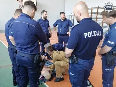 Mundurowi z Rybnika zamienili się rolami - strażacy szkolą policjantów
