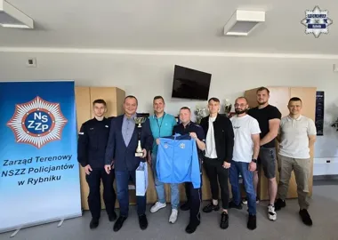 Piłkarze rybnickiej Policji obronili tytuł, komendant ich wyróżnił