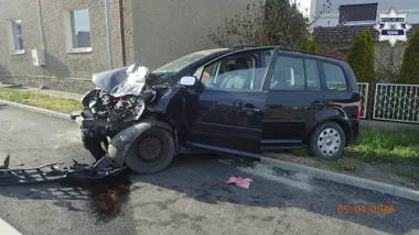 Sekundy nieuwagi w Bełku - czołowe zderzenie volkswagena z ciężarówką