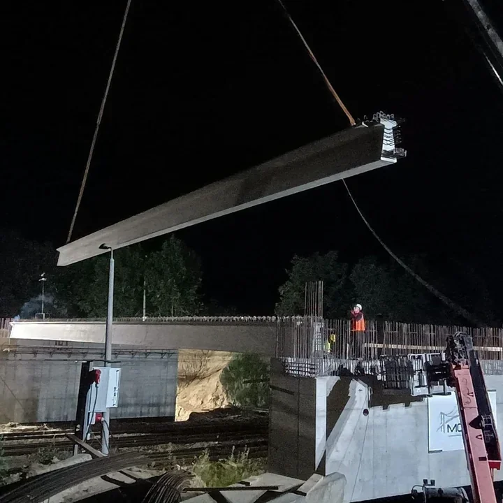 Wiadukt w Czerwionce-Leszczynach zyskał 30-metrowe belki