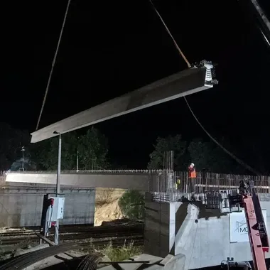 Wiadukt w Czerwionce-Leszczynach zyskał 30-metrowe belki