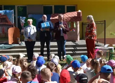 Piknik z Poezją i otwarcie ogródka sensorycznego w Przedszkolu nr 3