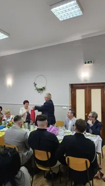 Gospodynie z KGW Sumina świętowały Dzień Kobiet przy stole pełnym rozmów